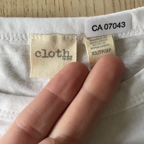 Cloth Twist Front Crop - Picture 3 of 3